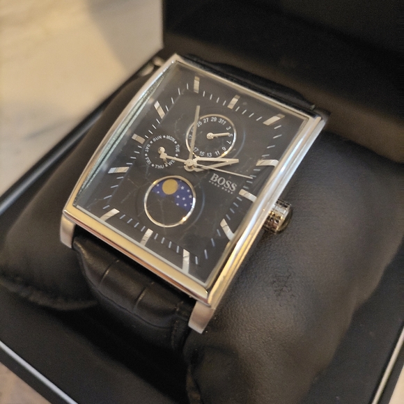 HUGO BOSS Men’s Rectangular Multifunction Watch Leather Strap 1512648, Day/Date - Picture 5 of 10